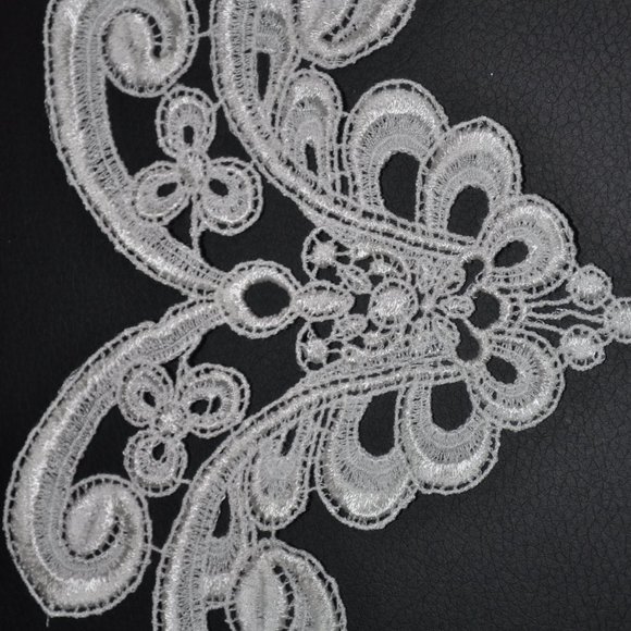 Vintage 12PCS X $9 Trims Sewing Lace Flower design Applique Top Dress or sweater - Picture 3 of 3